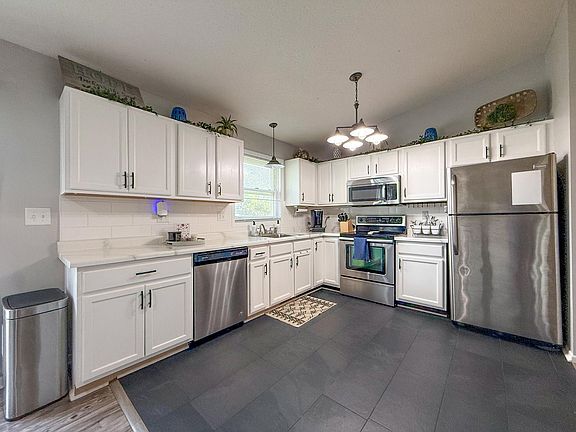 3rd image of 3065 Rose Heights Dr SE