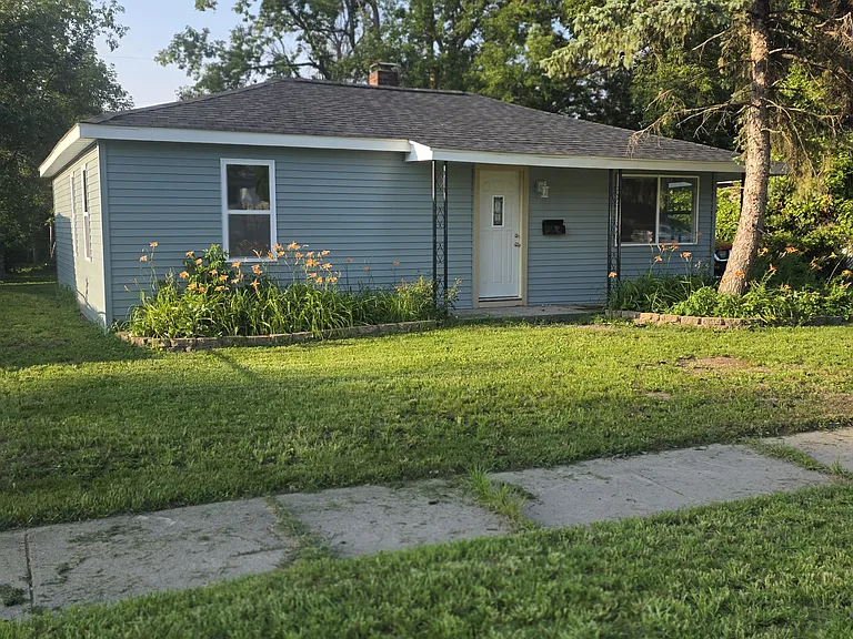 548 Meadowlawn St — Photo 1