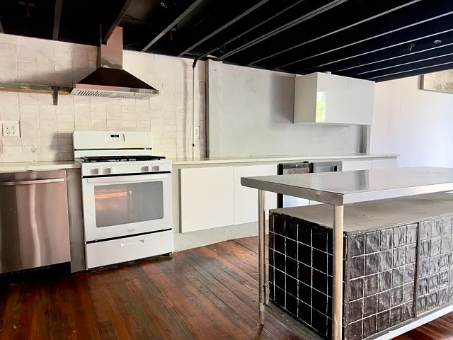 100 Freeman St #F102 — Photo 13