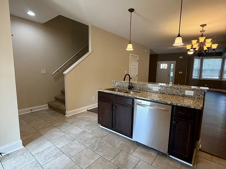124 Capital St — Photo 12