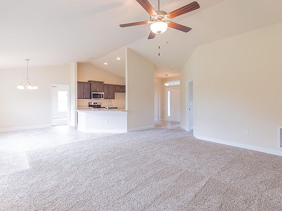 4th image of 1422 SW Sudder Avenue