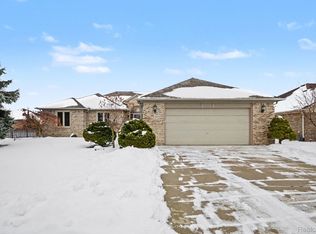 39516 Vinnie Ct, Clinton Township, MI