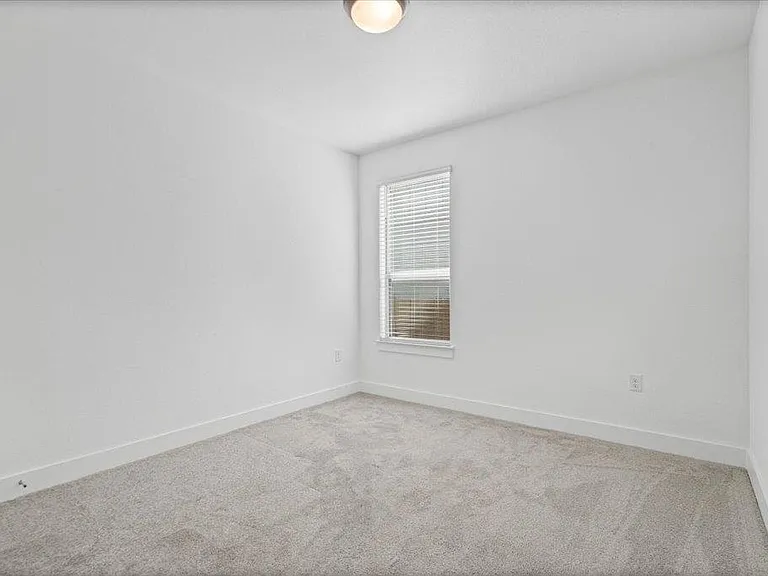 9704 Boathouse Dr — Photo 16