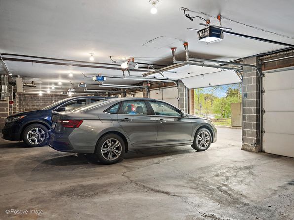 441 N Park Blvd APT 2I, Glen Ellyn, IL 60137