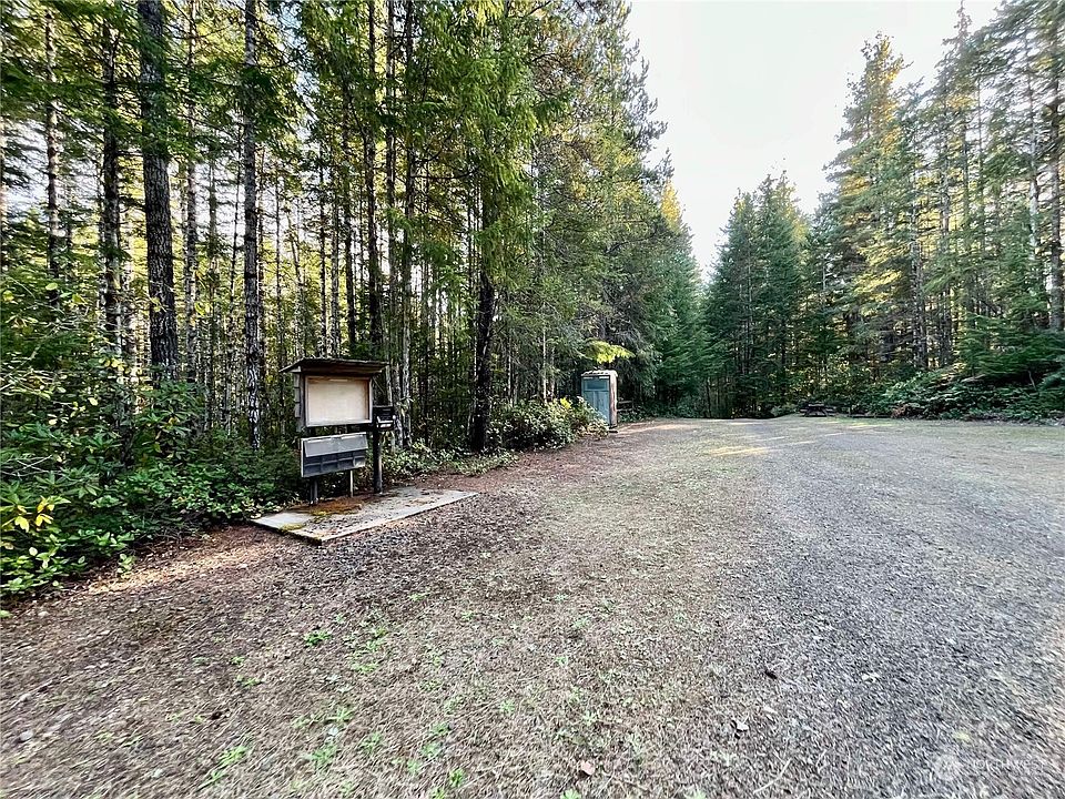1st image of 1421 NE Blacksmith Dr