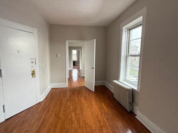 467 Pavonia Avenue image 4 of 12