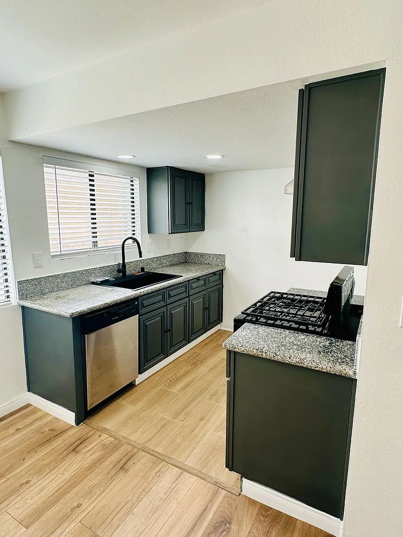 Coming Soon! Beautiful New Upgraded Apt. 2 Bed. 2 Bath In Covina- Garage Included!! — Photo 1