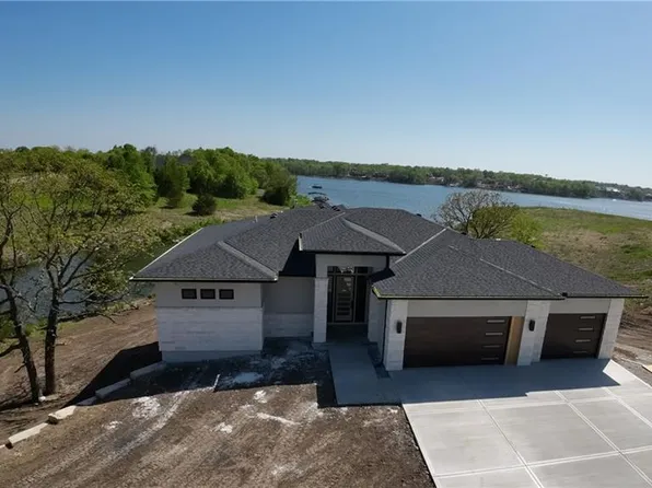640 Winnebago Dr, Lake Winnebago, MO 64034