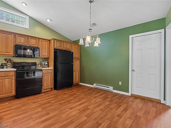3rd image of 2111 Lakefield Dr