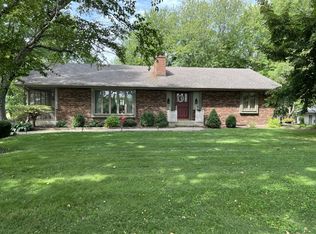 19711 Hoover Rd, Sterling, IL 61081