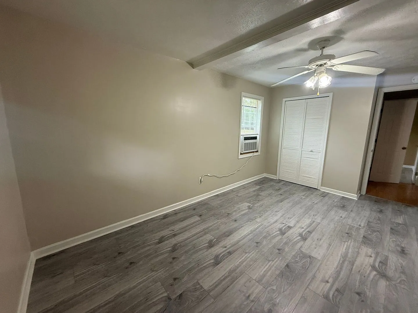 1 Bedroom, 1 Bathroom House with Bonus Room! — Photo 4