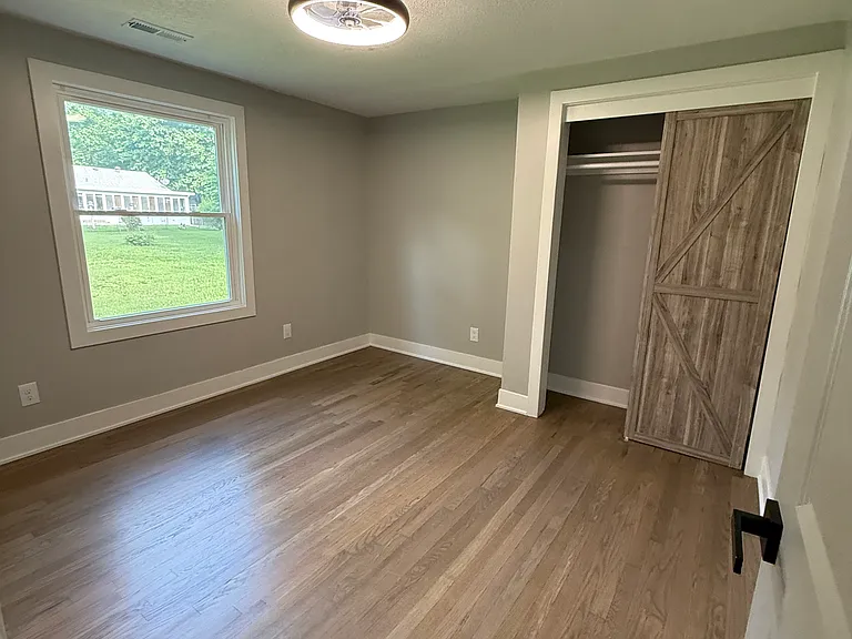 608 S Olive St — Photo 8