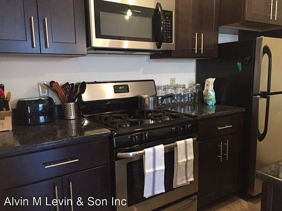 4th image of 1512 Lombard St APT 3F