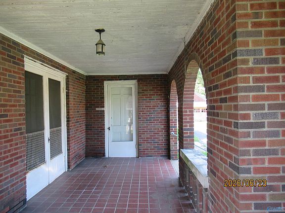 4th image of 405 Main St E