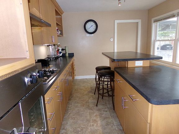 5th image of 222 Lincolnshire Ln