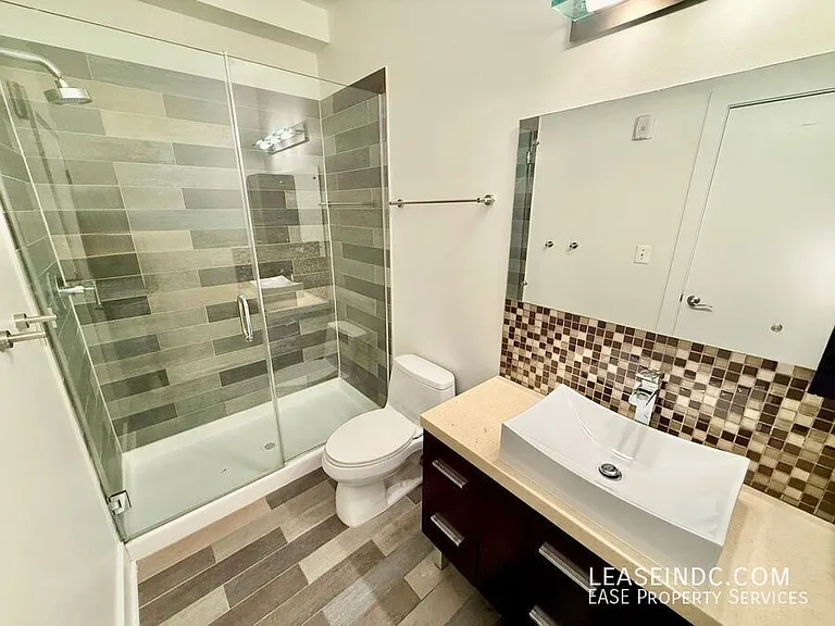 245 15th St SE #101 — Photo 17