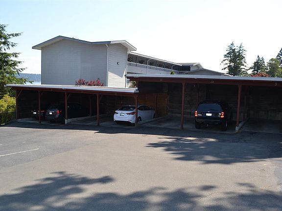 3rd image of 523 Island Hwy #1