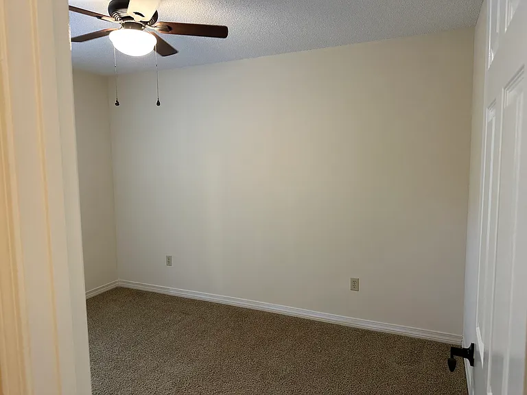 220 Parkwood Cir — Photo 17