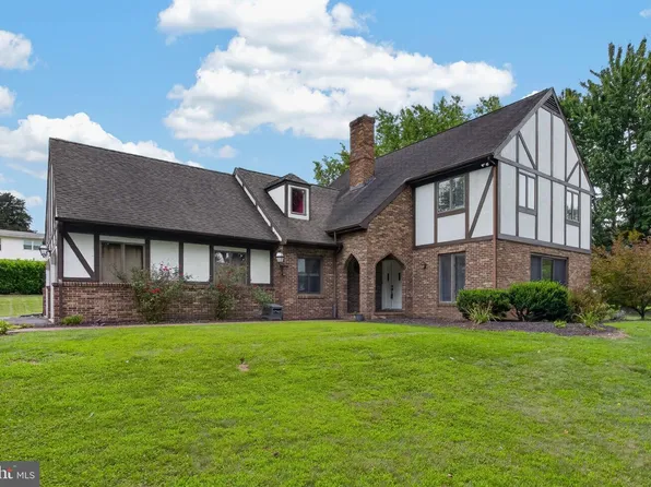 60 Country Ct, Landisville, PA 17538