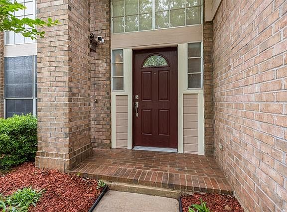 4th image of 501 Elder Way