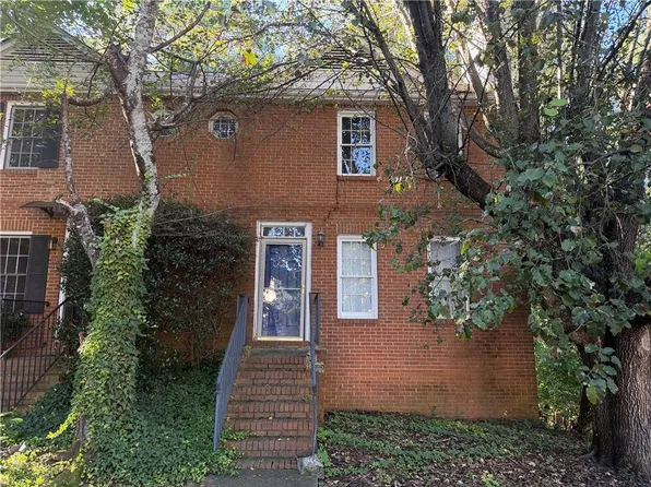 910 Indian Lake Dr, Lilburn, GA 30047