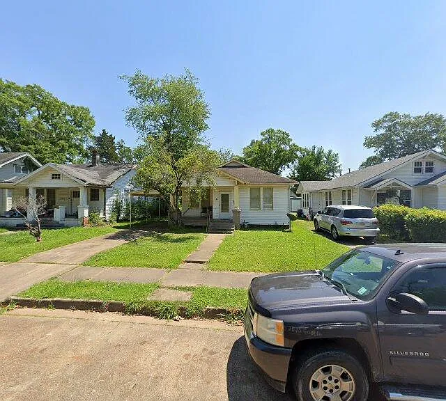 Madeline St — Photo 1