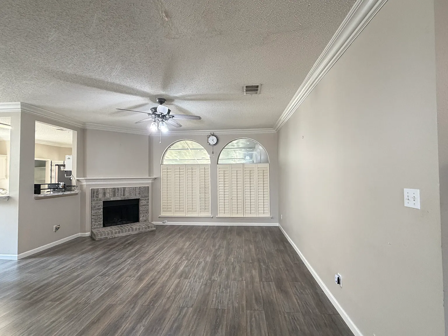 4 bed, 2100 sqft, $2,495 — Photo 2