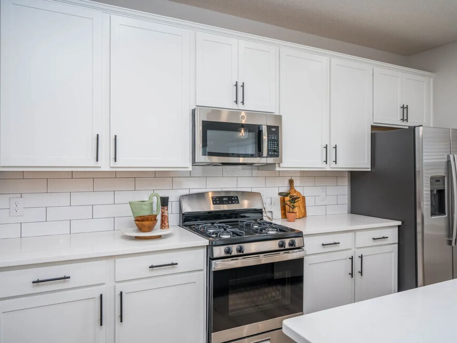 Acclaim of Woodbury Modern Living, Thoughtfully Designed — Photo 2