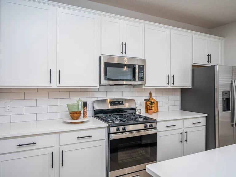 Acclaim of Woodbury Modern Living, Thoughtfully Designed — Photo 2