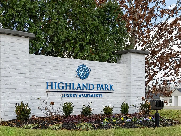 Highland Park Luxury Townhomes — Photo 16