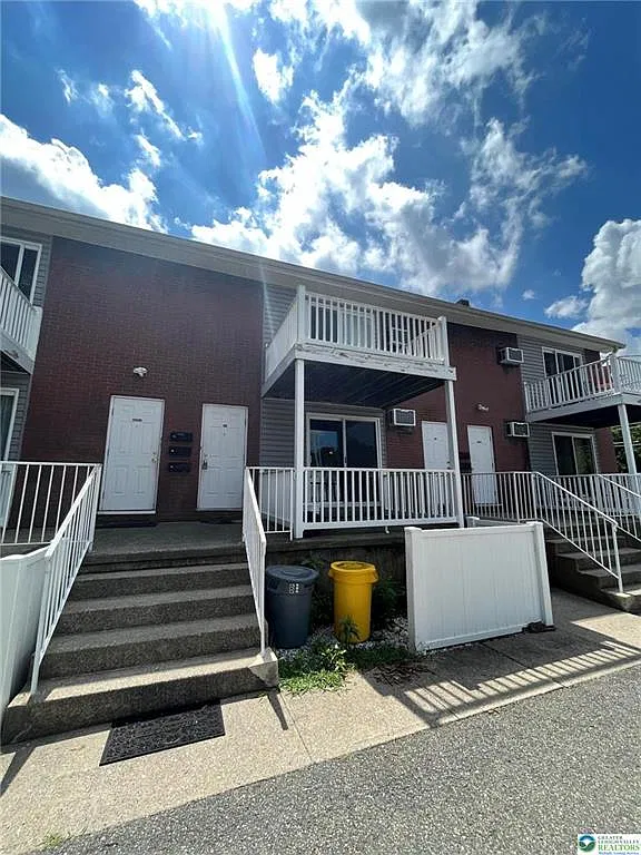 2 bed, 1.0 bath, 800 sqft, $1,500 — Photo 1