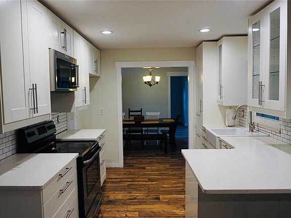 3rd image of 21488 Bryn Mawr Ave