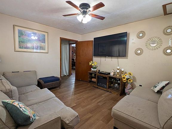 3rd image of 7101 Jeanne Ave