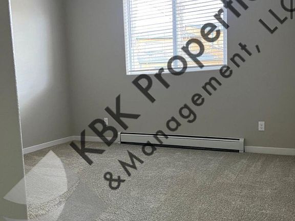 3rd image of 910 Douglas Dr #912