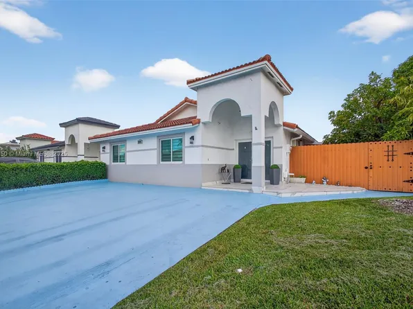 8905 NW 112th St, Hialeah Gardens, FL 33018