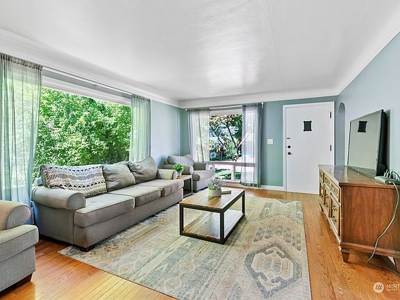 3rd image of 145 NE Taylor Lane