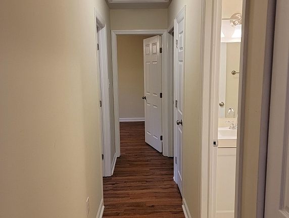 4th image of 105 Foxglove St