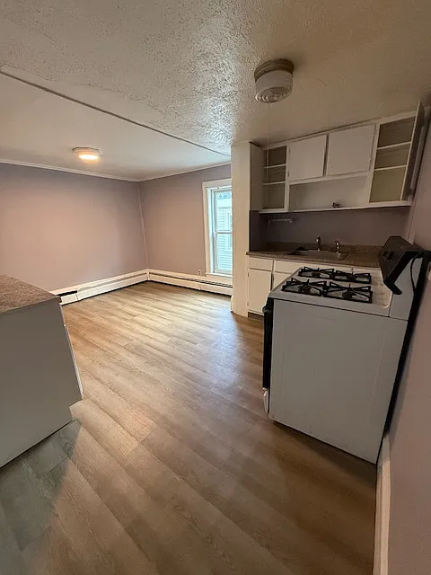 Building Photo - 25 Vine St #4