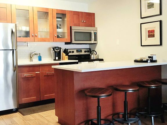5th image of 1530 Empire Ave #110