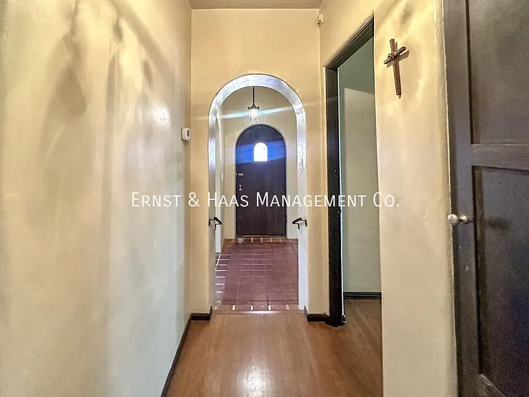 601 Termino Ave — Photo 9