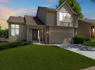 9333 Parkside Ln, Urbandale, IA 50322