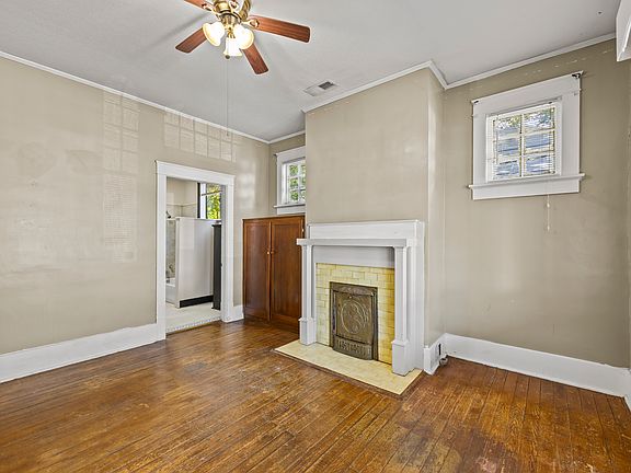 4th image of 314 W King St