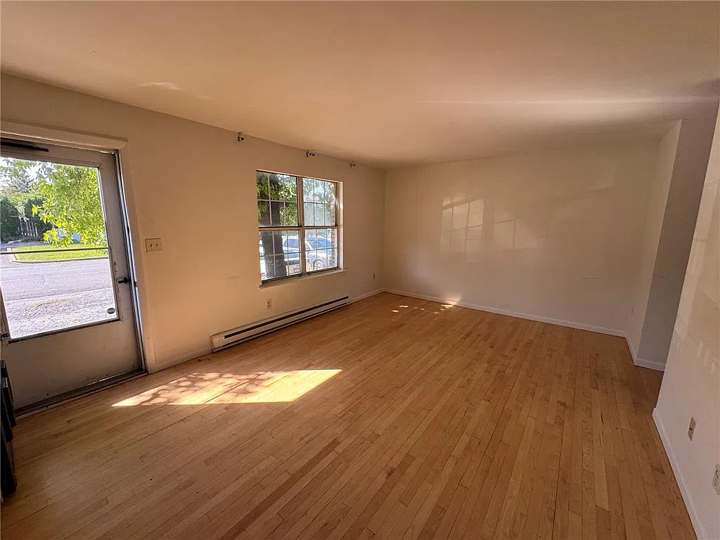 3 bed, 2.5 bath, 1260 sqft, $2,150 — Photo 3