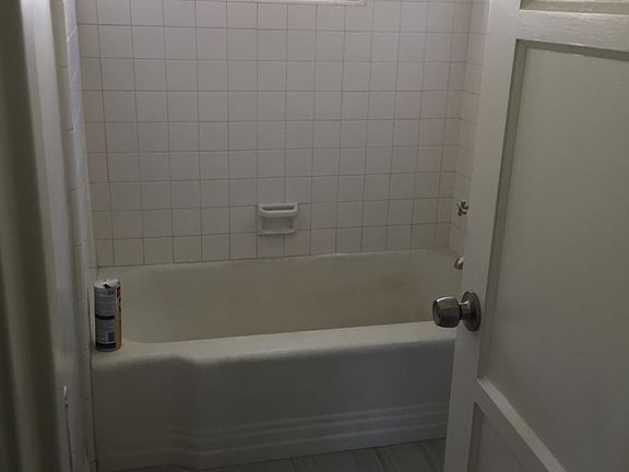 3rd image of 1375 N Los Robles Ave APT J