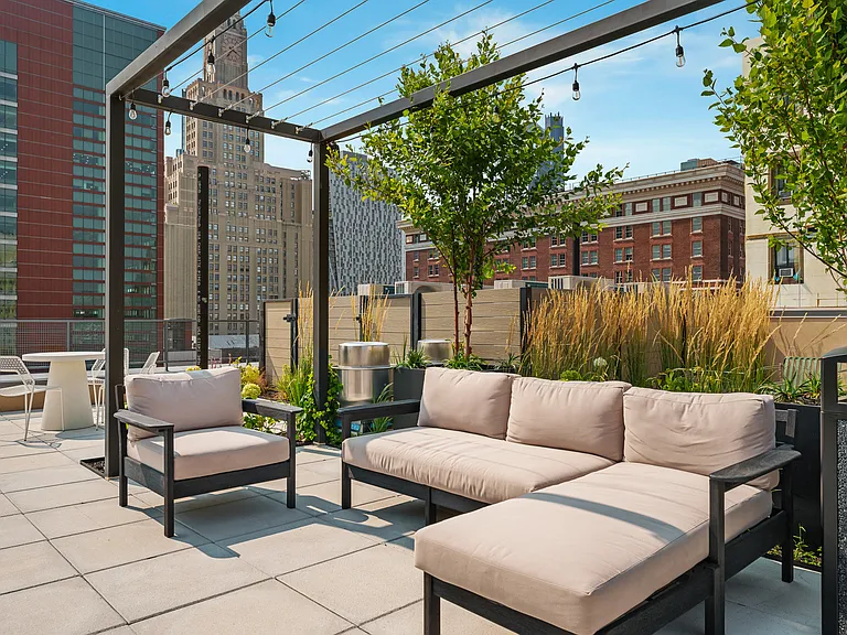 151 S Elliott Pl #8I — Photo 44