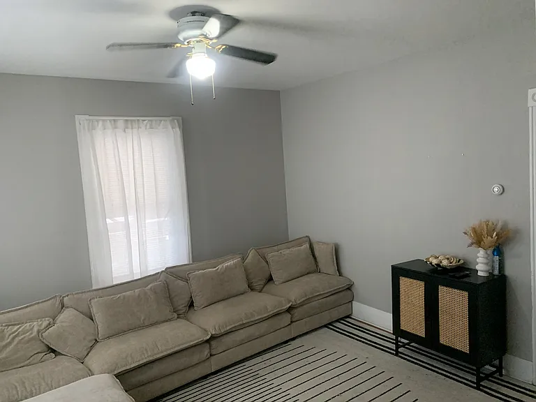 72 Marion Ave N #1 — Photo 2