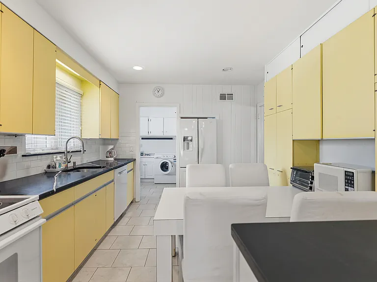 8111 Atlantic Ave — Photo 15