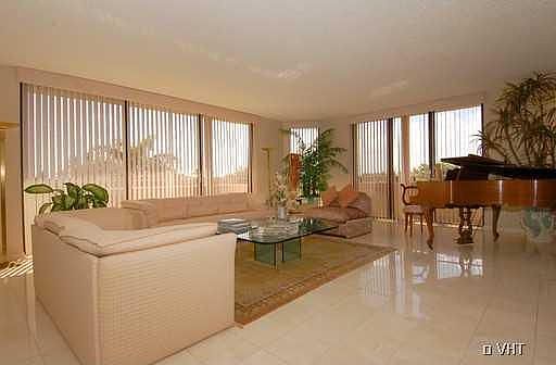 Oversized Living room