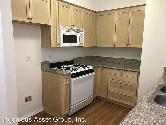 3rd image of 10227 Mason Ave