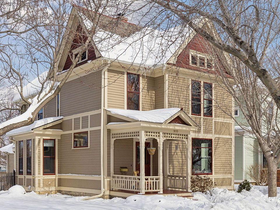 1st image of 910 W 4th St